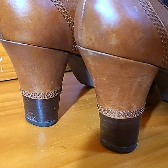 Biviel Victorian Inspired Heeled Leather Booties 🤎 - Picture 12 of 13